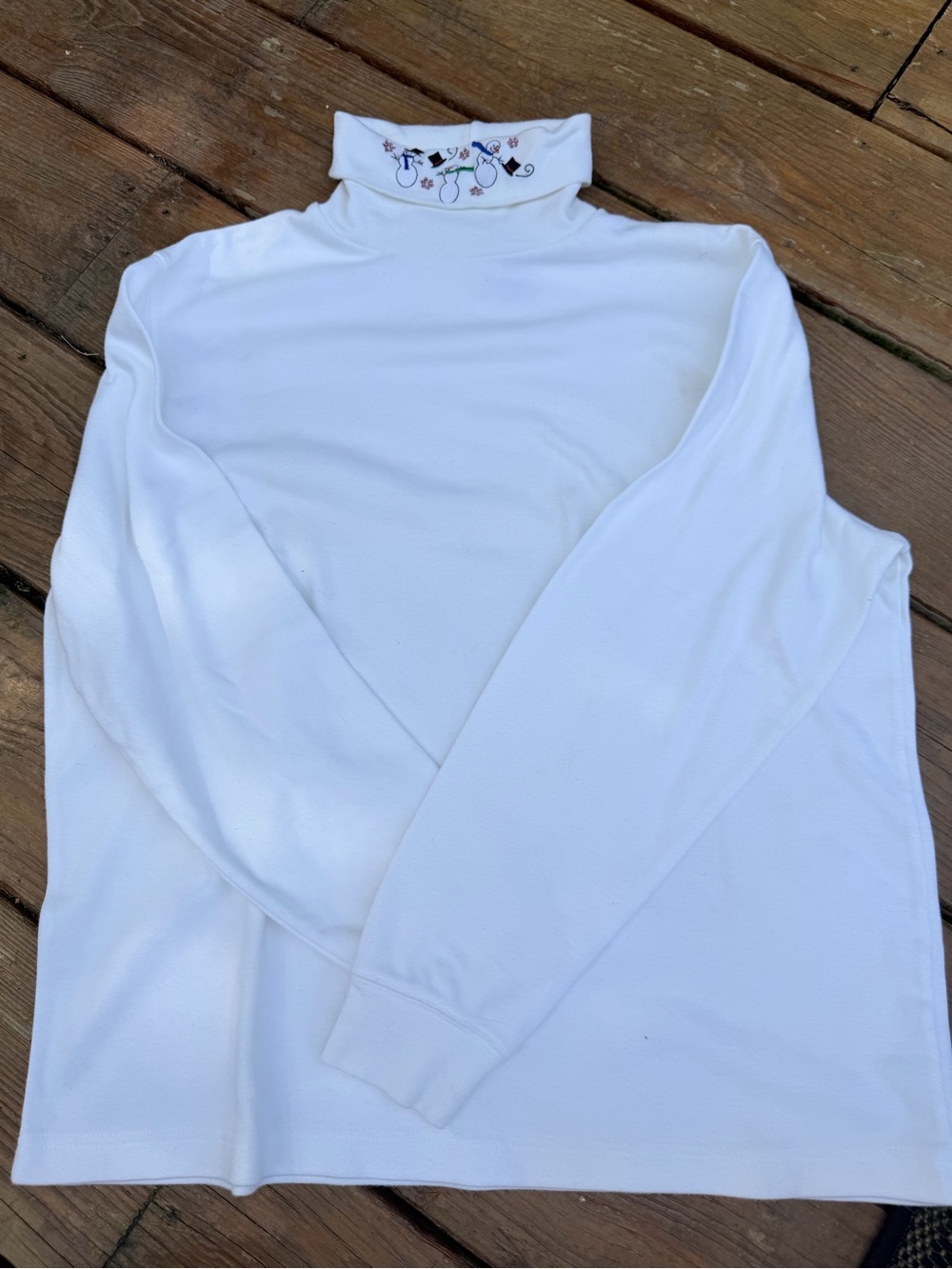 croft & barrow Women’s White Long Sleeve Turtleneck with Floral Neck Embroidery